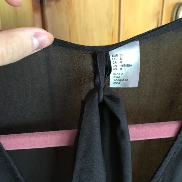 H&M V-Neck Gray Long Sleeve Blouse with Neck Tie - Picture 3 of 4